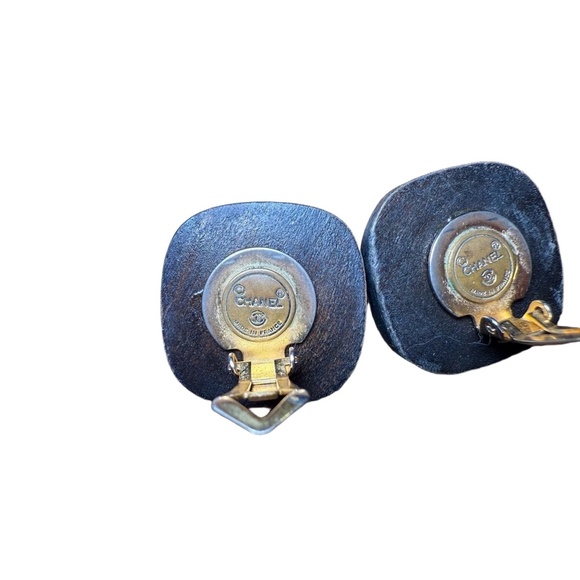Chanel Clip On Earrings Gold Dark Vintage Sculpted Face Design Classic Chic - Picture 4 of 6